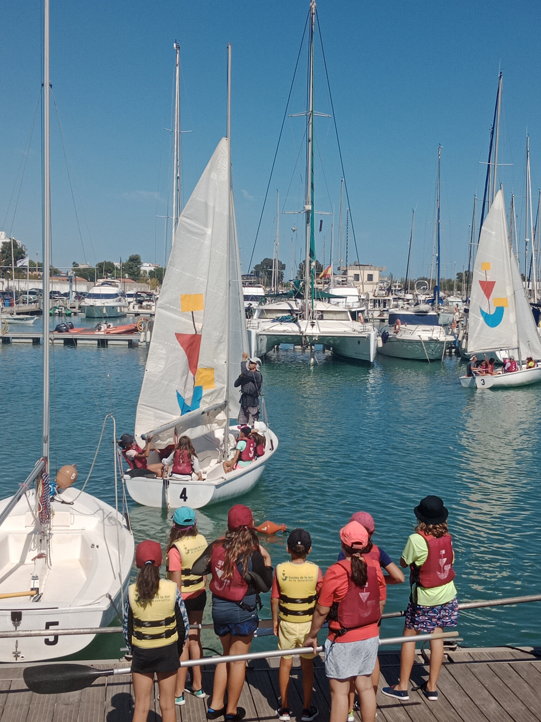 alumnos del Centro Educativo Gençana en les Escoles a la Mar, Burriana