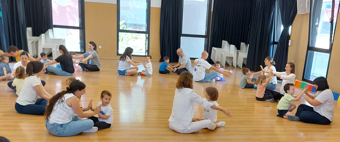 Taller Danza en Familia. Impartido por Ana Ramírez en Centro Educativo Gençana