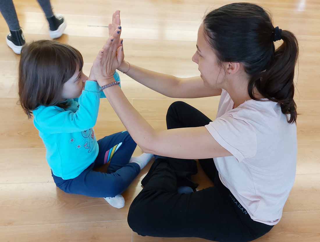 Taller Danza en Familia. Impartido por Ana Ramírez en Centro Educativo Gençana