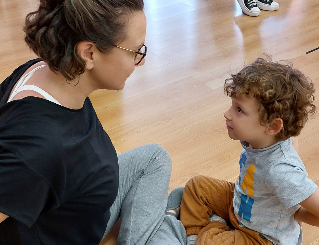 Taller Danza en Familia. Impartido por Ana Ramírez en Centro Educativo Gençana