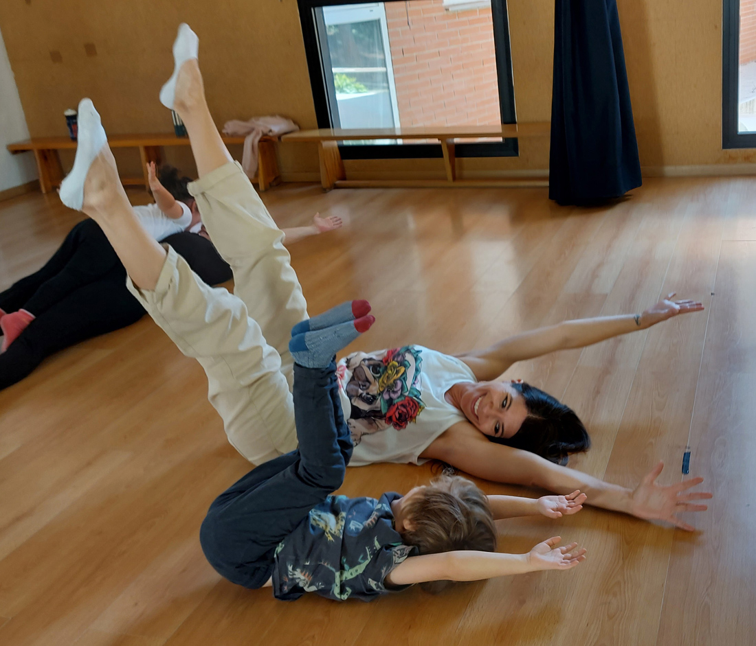 Taller Danza en Familia. Impartido por Ana Ramírez en Centro Educativo Gençana
