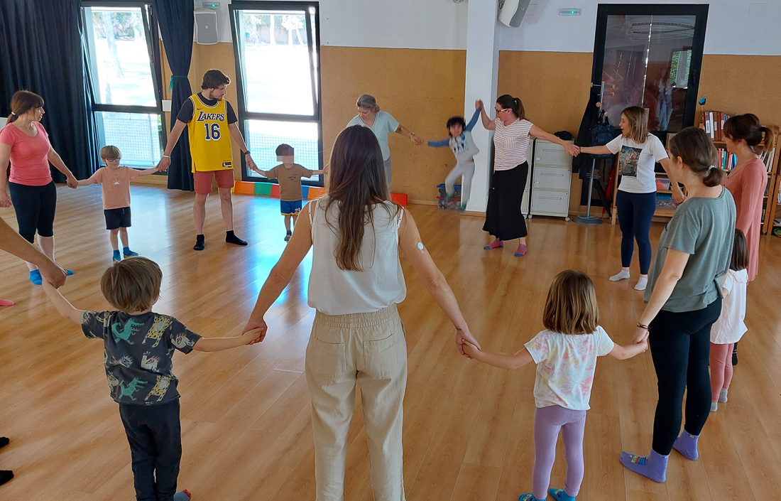 Taller Danza en Familia. Impartido por Ana Ramírez en Centro Educativo Gençana