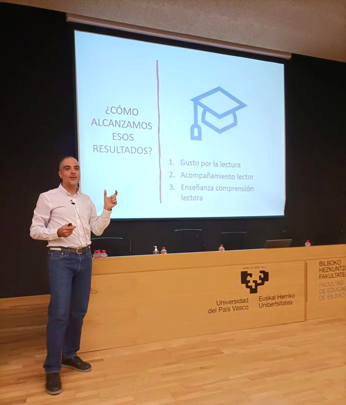 Participación del orientador y psicólogo del Centro Educativo Gençana, Luis Ramos, en la VI Jornada "Las Pruebas de la Educación", organizada por la Universidad del País Vasco, para hablar sobre "Variables facilitadoras del desarrollo de la comprensión lectora. Análisis de la experiencia real de un centro educativo". 