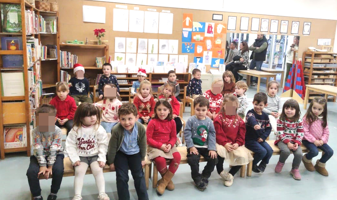 Foto de grupo de los alumnos de 4 años del Centro Educativo Gençana en su recital de Navidad