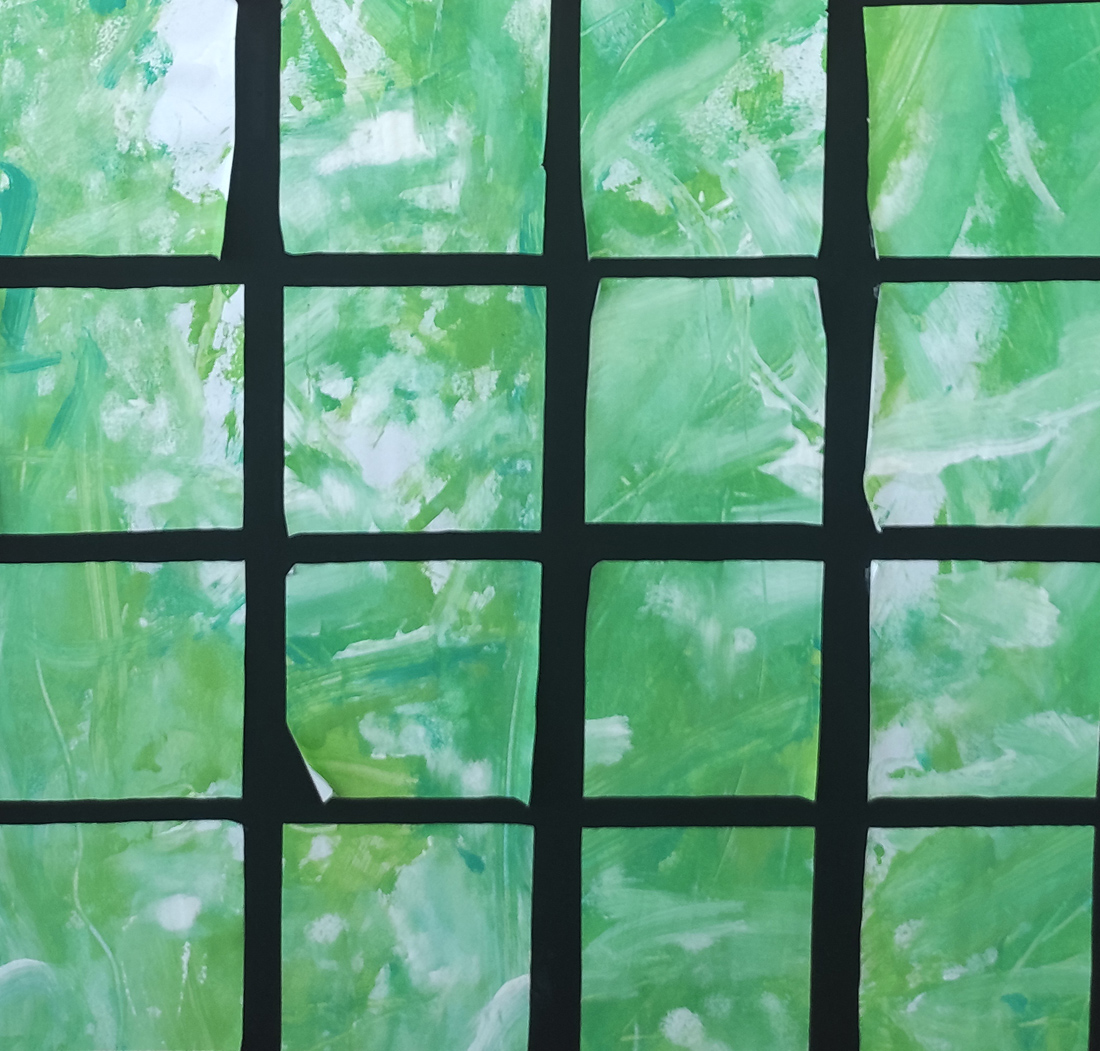 Conjunto de pinturas realizadas por los alumnos de 2 años del Centro Educativo Gençana, que simboliza el color del agua con moho
