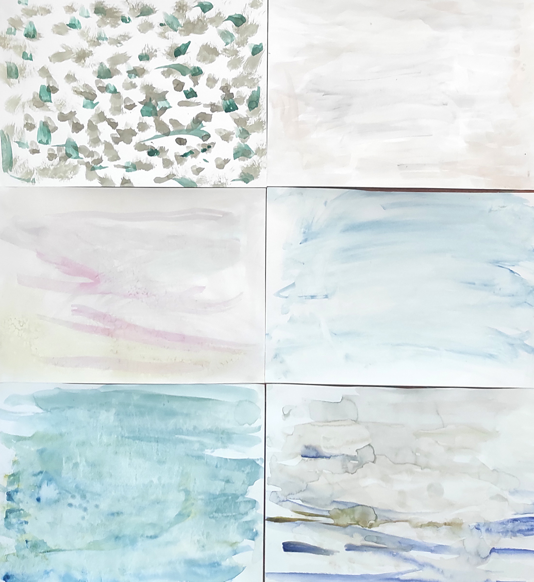 Acuarelas abstractas que imitan el Mar Blanco realizadas por alumnos de 1º Educación Primaria del Centro Educativo Gençana