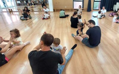 LAS FAMILIAS DE INFANTIL PARTICIPAN EN EL TALLER «DANZA EN FAMILIA» EN GENÇANA