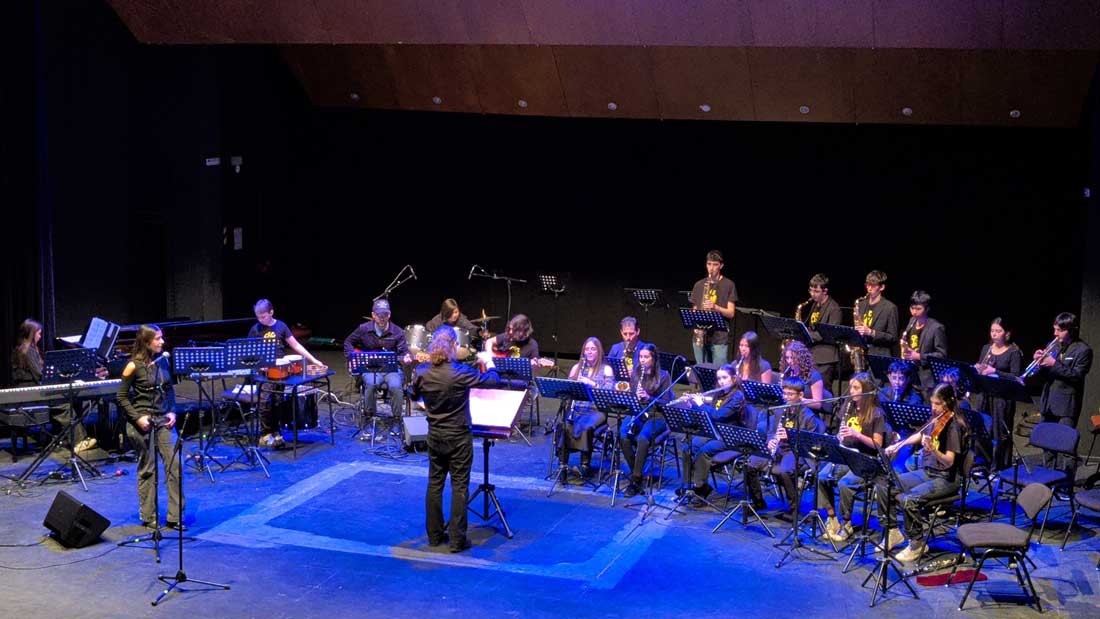Actuación de Gençana Big Band en el Teatro Capitolio de Godella