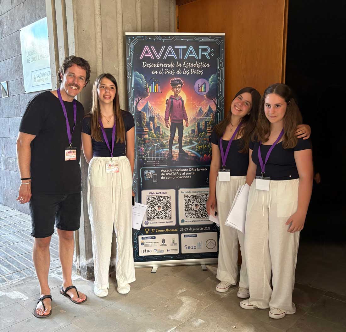Las alumnas de Gençana y el profesor de Matemáticas del centro, Borja Navarro, en el Certamen Nacional de Estadística AVATAR